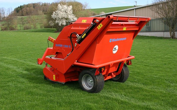 Wiedenmann Super 1300S (atasament  pentru tractor varianta A-33CP / varianta B-38CP)